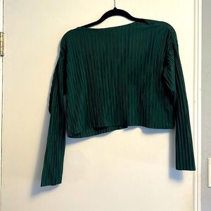 Emerald green polyester longsleeved cropped top. textured fanlike pattern.